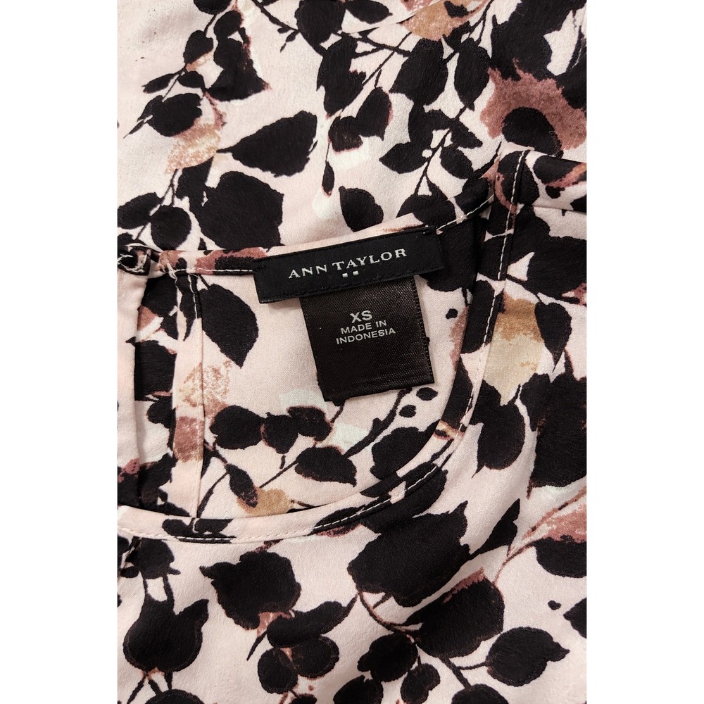 Ann Taylor Womens XS Floral Cap Sleeve Blouse Pink Black Leaf Print Keyhole Back - Picture 2 of 4
